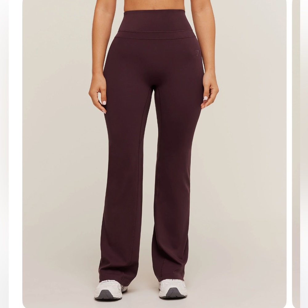 Gymshark Flare Pants - cherry purple